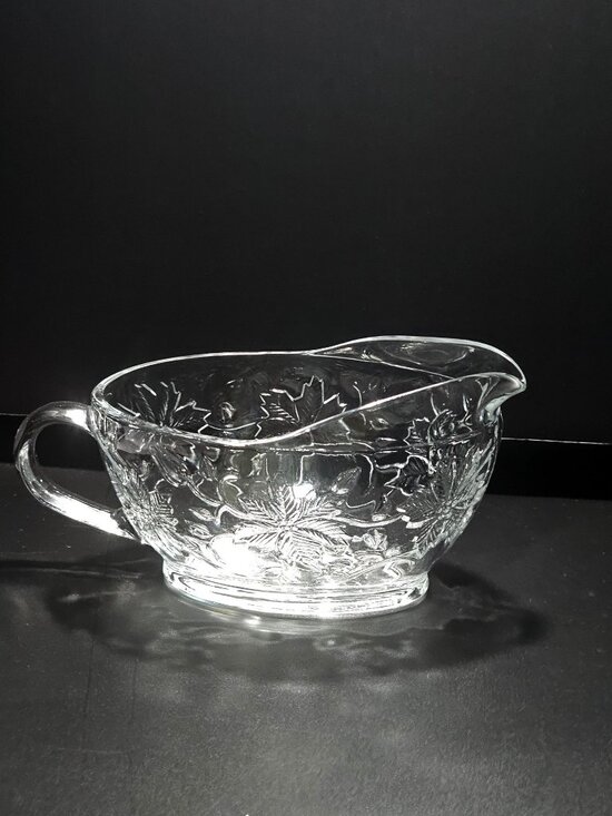 Princess House Other - Princess House Fantasia Gravy Boat Poinsettia chintz holiday floral all over